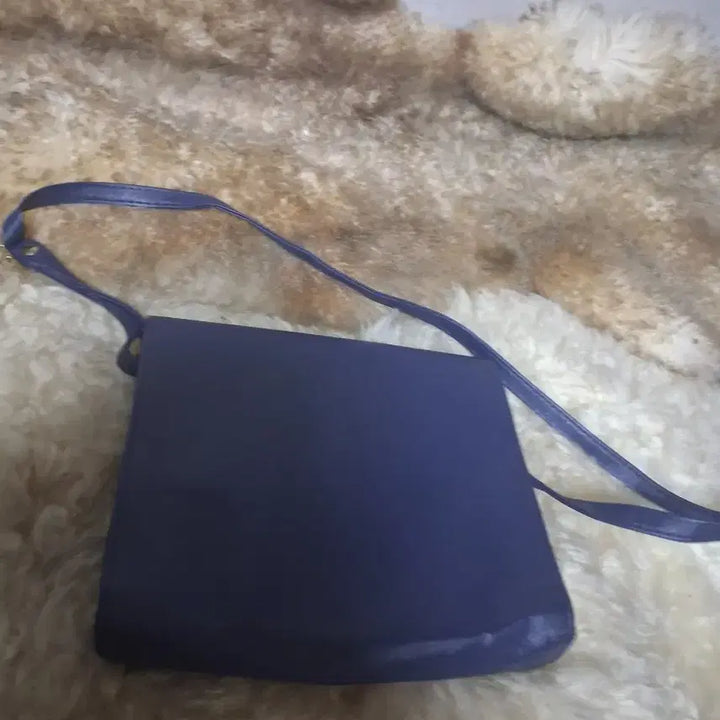 [BUNJANG] Navy Flap Shoulder Bag / 네이비색 플랩 숄더백 가방