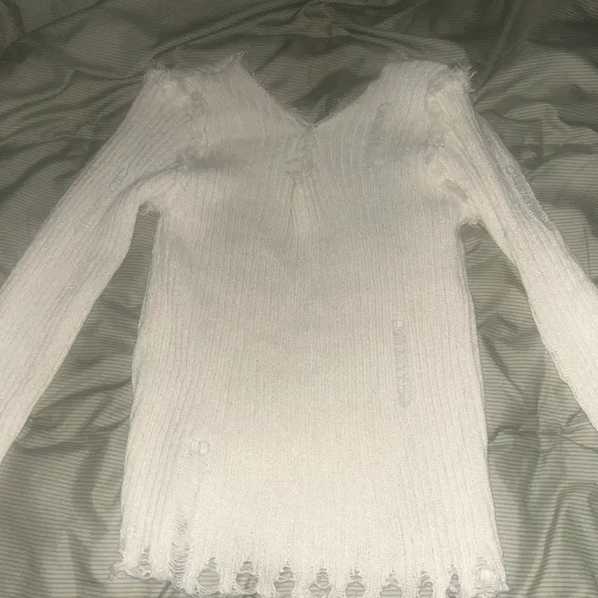 [BUNJANG] Vintage Distressed Knit Sleeveless Top / 빈티지 데미지 여리 니트 슬리브리스 모리걸