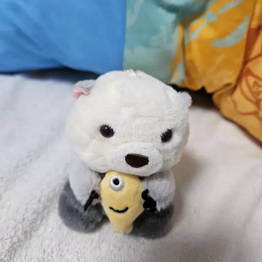 [BUNJANG] White Otter Plush Keychain / 흰색 수달 인형 키링