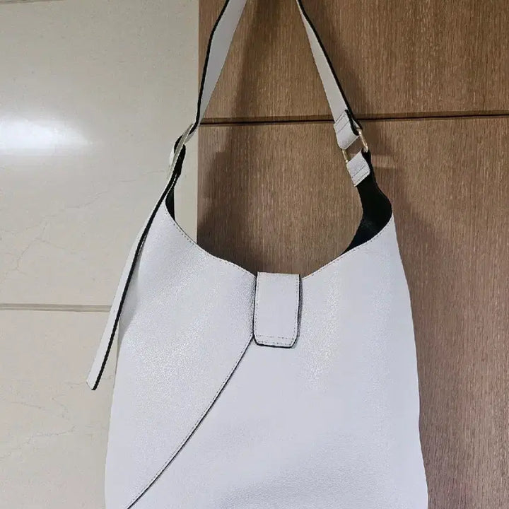 [BUNJANG] Soga-juk Leather Shoulder Bag / 소가죽 숄더백 화이트