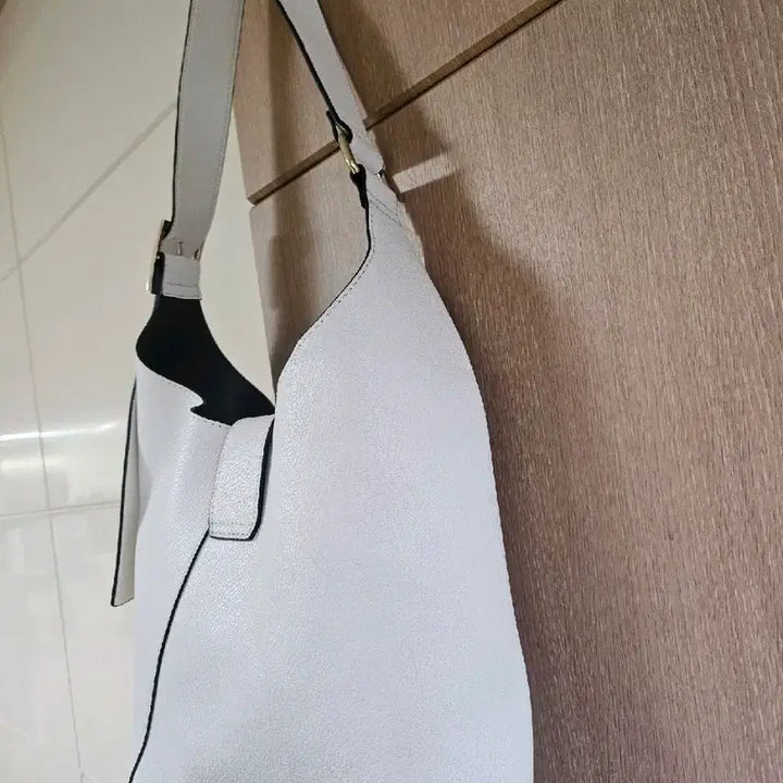 [BUNJANG] Soga-juk Leather Shoulder Bag / 소가죽 숄더백 화이트