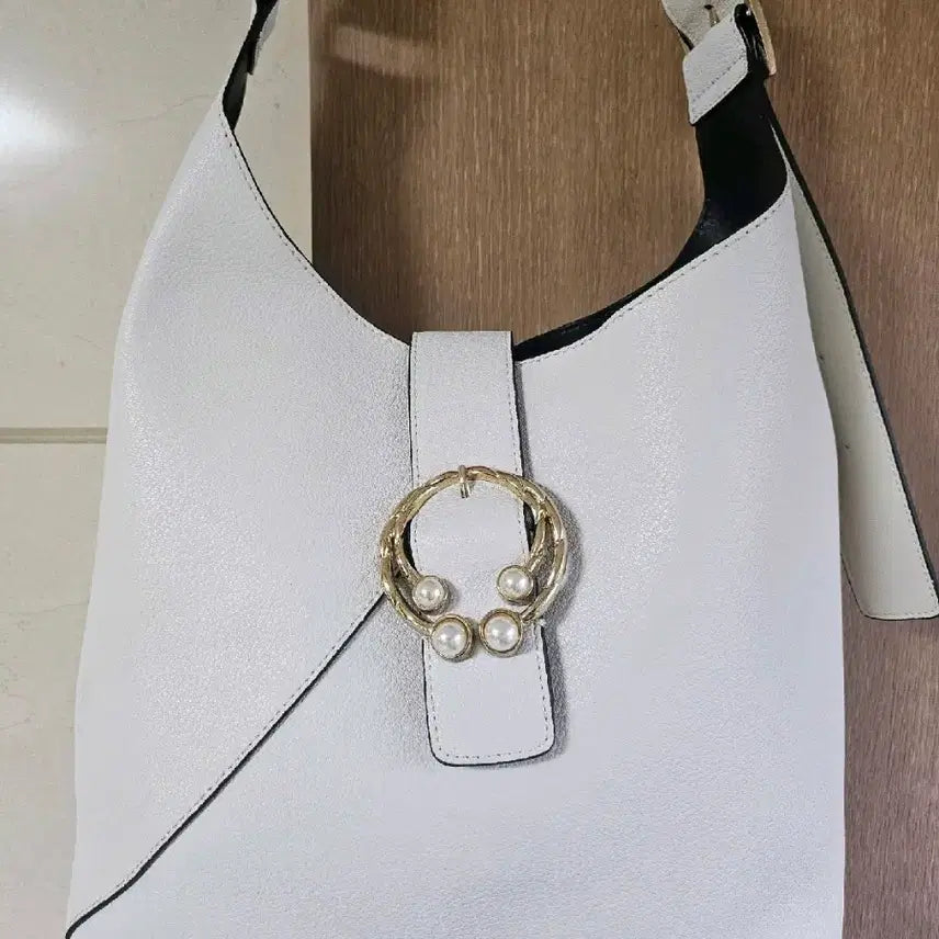 [BUNJANG] Soga-juk Leather Shoulder Bag / 소가죽 숄더백 화이트