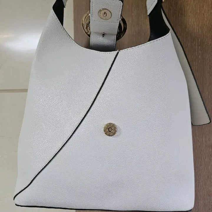 [BUNJANG] Soga-juk Leather Shoulder Bag / 소가죽 숄더백 화이트