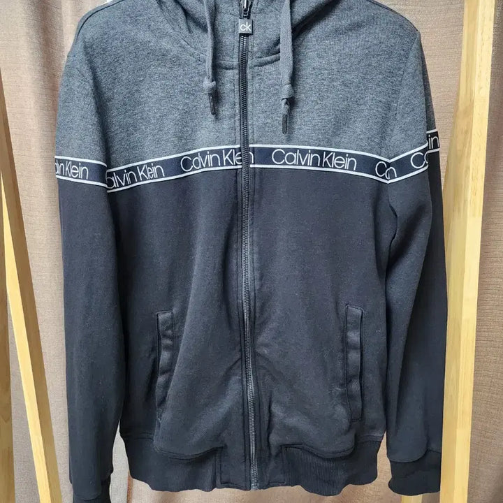 [BUNJANG] Calvin Klein Tech Jersey Hooded Zip-up / 캘빈클라인 tech Jersey 후드집업 M