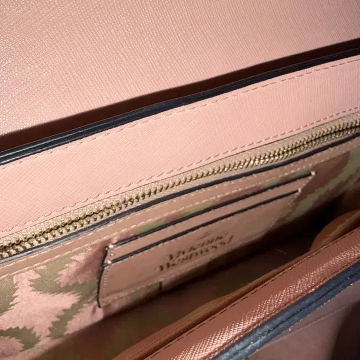 [BUNJANG] Vivienne Westwood Pink Chain Crossbody Bag / 비비안웨스트우드 핑크색 체인 크로스백