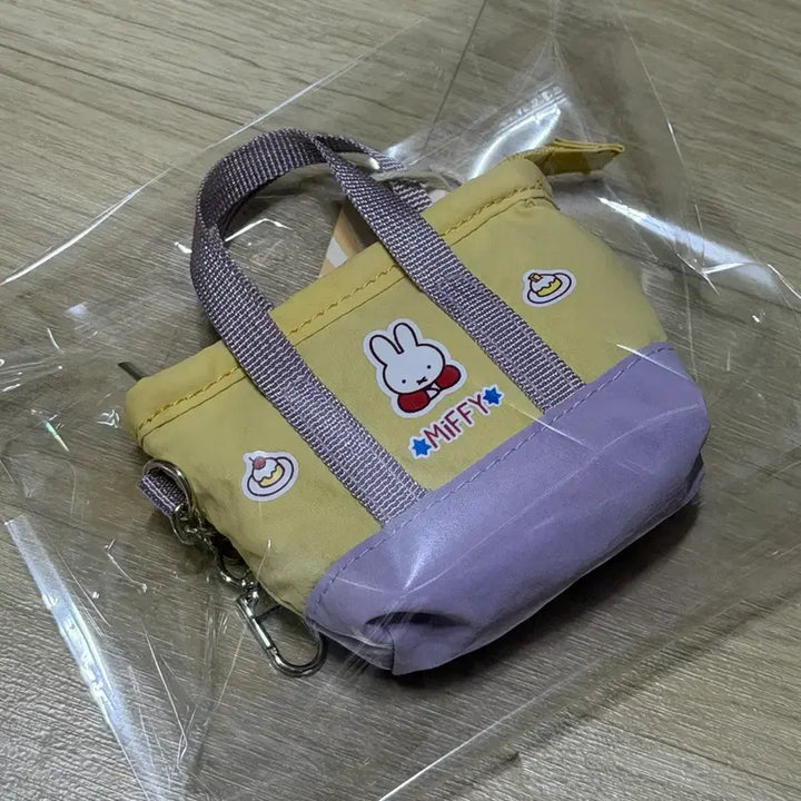 [BUNJANG] Miffy Mini Tote Bag Keyring Coin Purse / 새상품 정품 미피 미니 토트백 키링 동전지갑 파우치