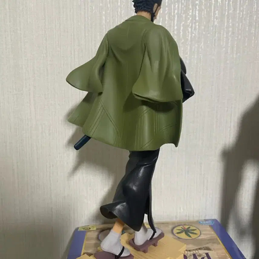 [BUNJANG] One Piece World Journey Mihawk Figure (Authentic) / 원피스 피규어 월드 저니 미호크 (정품)