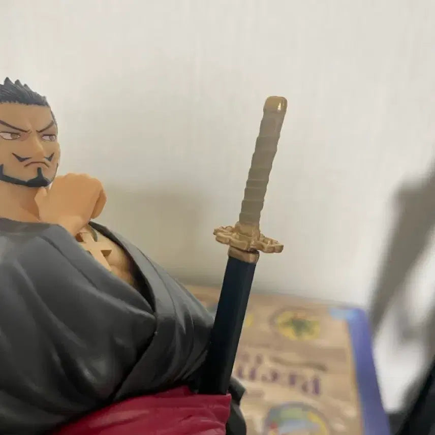 [BUNJANG] One Piece World Journey Mihawk Figure (Authentic) / 원피스 피규어 월드 저니 미호크 (정품)
