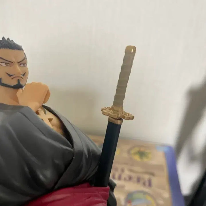 [BUNJANG] One Piece World Journey Mihawk Figure (Authentic) / 원피스 피규어 월드 저니 미호크 (정품)