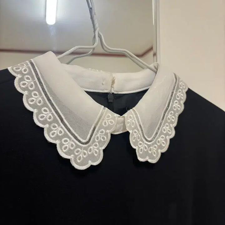 [BUNJANG] Black Mini Dress with Lace Detail / 검정 카라 미니원피스