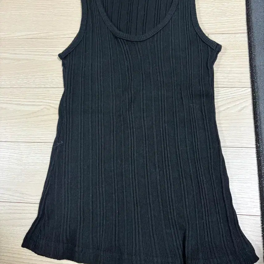 [BUNJANG] Black Ribbed Sleeveless Top / 골지 블랙 민소매