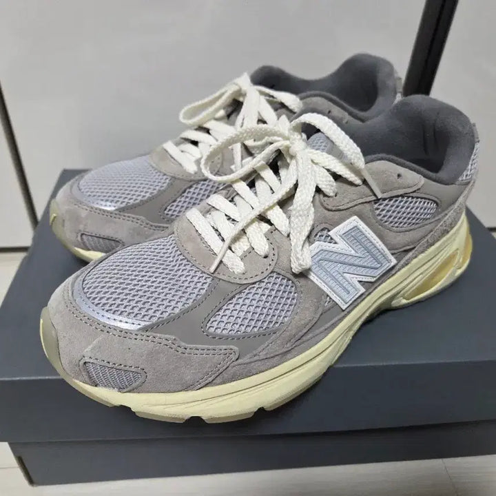 [BUNJANG] New Balance 2010 Sneakers / 뉴발란스 2010 285
