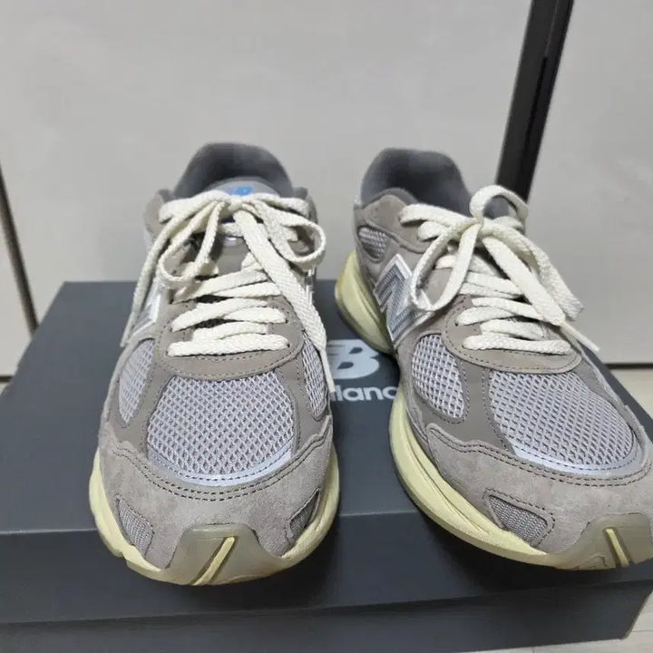 [BUNJANG] New Balance 2010 Sneakers / 뉴발란스 2010 285