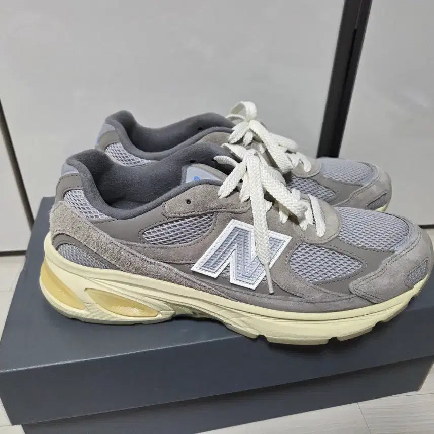 [BUNJANG] New Balance 2010 Sneakers / 뉴발란스 2010 285