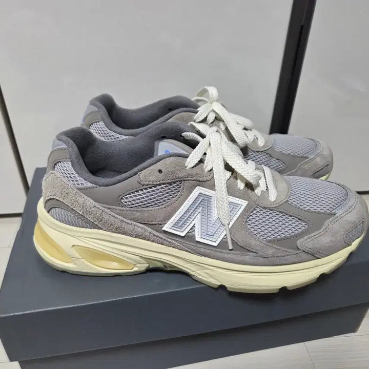 [BUNJANG] New Balance 2010 Sneakers / 뉴발란스 2010 285