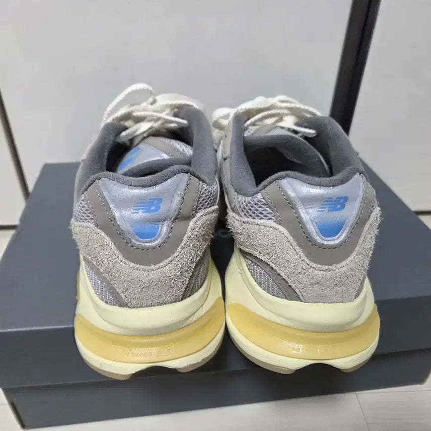 [BUNJANG] New Balance 2010 Sneakers / 뉴발란스 2010 285