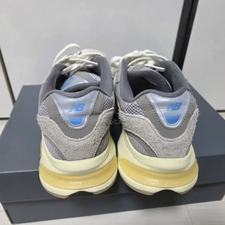 [BUNJANG] New Balance 2010 Sneakers / 뉴발란스 2010 285