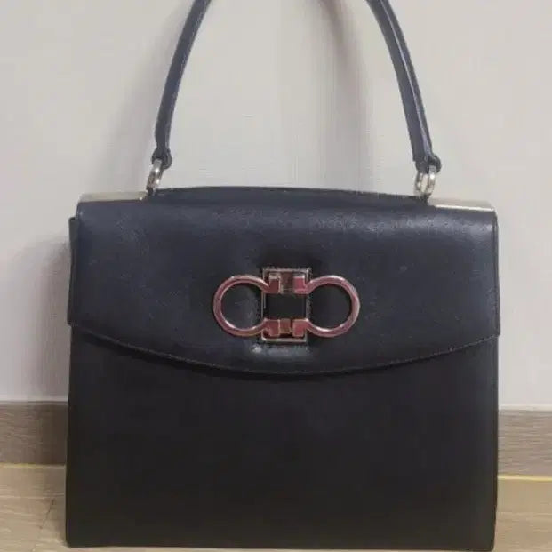 [BUNJANG] Ferragamo Gancini Black Tote Bag / 페라가모 간치니 블랙 토트백