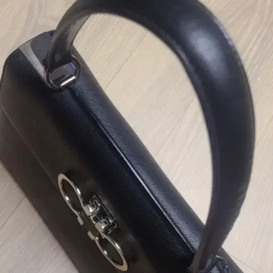 [BUNJANG] Ferragamo Gancini Black Tote Bag / 페라가모 간치니 블랙 토트백