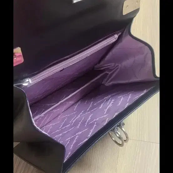 [BUNJANG] Ferragamo Gancini Black Tote Bag / 페라가모 간치니 블랙 토트백