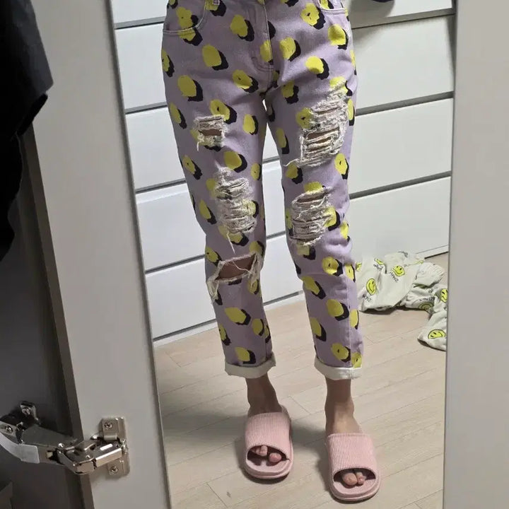 [BUNJANG] Unknown Brand Purple Smile Pattern Jeans / 데미지 스마일 패턴 연보라 청바지