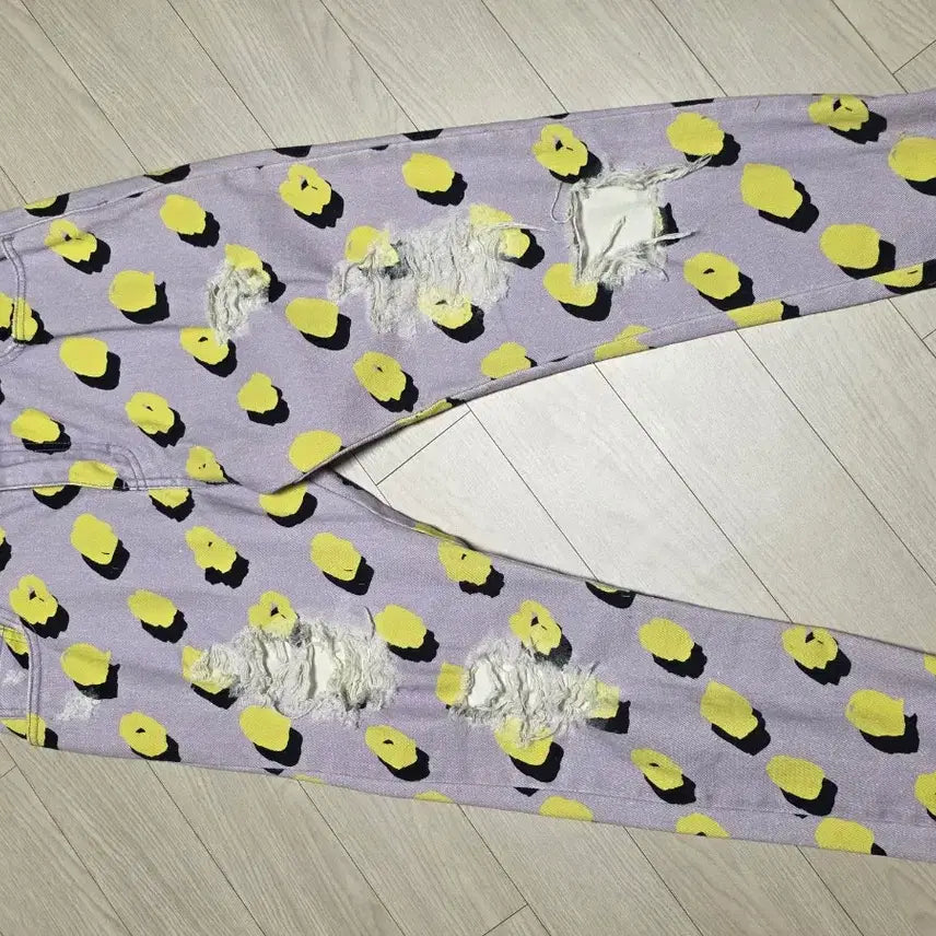 [BUNJANG] Unknown Brand Purple Smile Pattern Jeans / 데미지 스마일 패턴 연보라 청바지