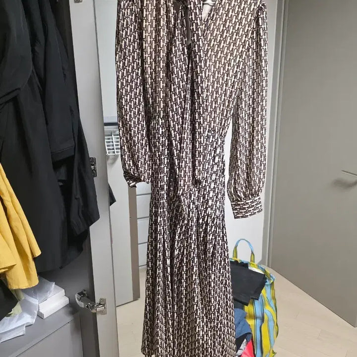 [BUNJANG] Patterned Long Dress with Ribbon Tie / 패턴 롱 원피스 리본타이 스타일