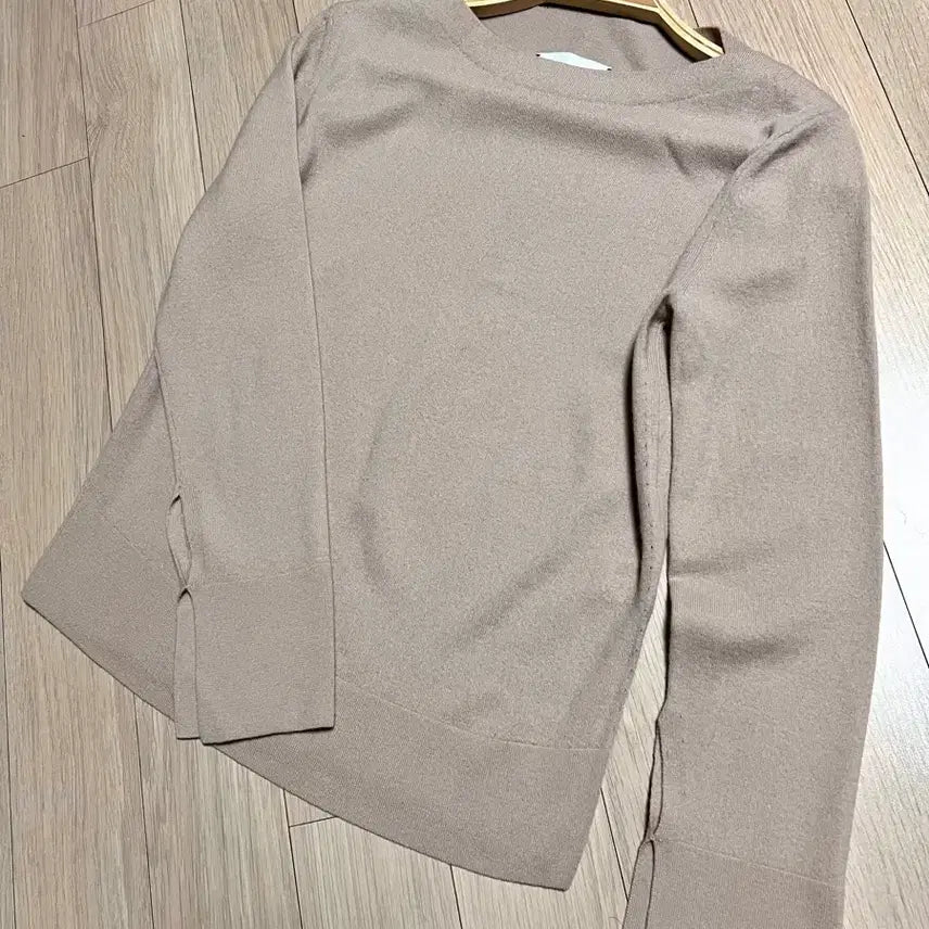 [BUNJANG] LATT by Hansome Wool 100% Slit Sleeve Knit T-shirt Beige / 한섬 래트바이티 LATT 울100% 소매 트임 니트 티셔츠 입술넥 베이지