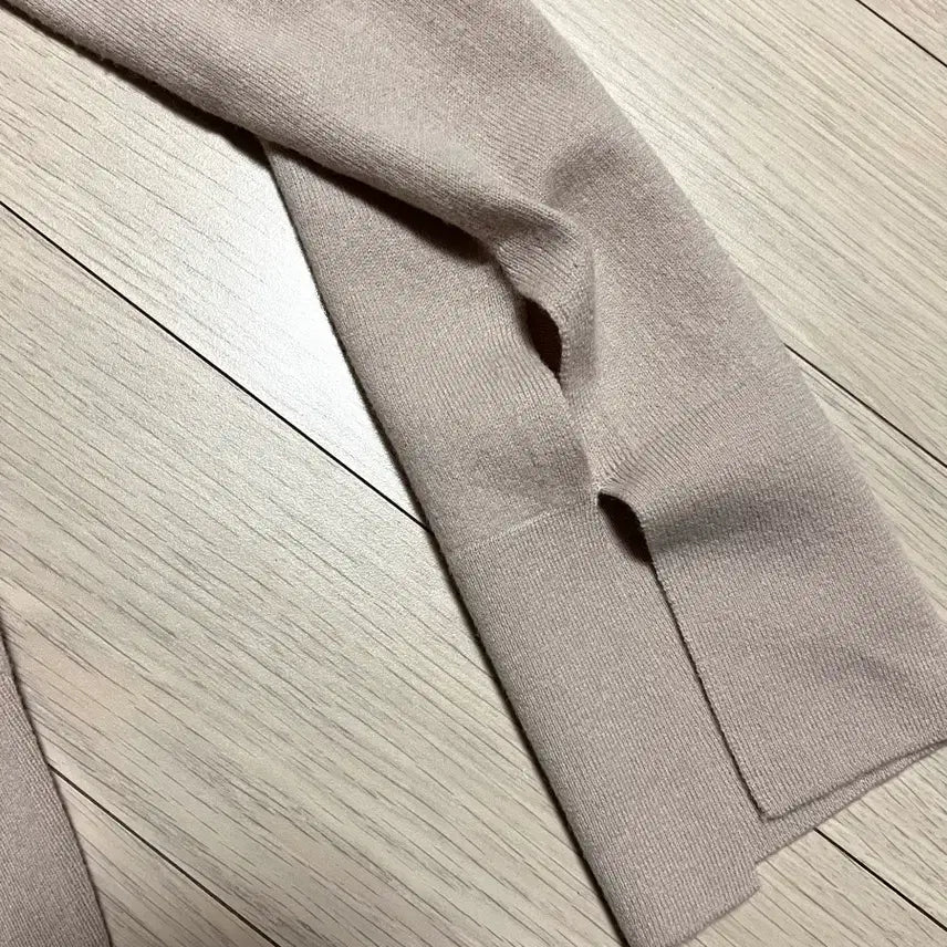 [BUNJANG] LATT by Hansome Wool 100% Slit Sleeve Knit T-shirt Beige / 한섬 래트바이티 LATT 울100% 소매 트임 니트 티셔츠 입술넥 베이지