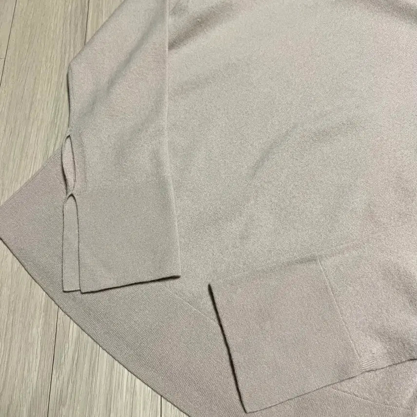 [BUNJANG] LATT by Hansome Wool 100% Slit Sleeve Knit T-shirt Beige / 한섬 래트바이티 LATT 울100% 소매 트임 니트 티셔츠 입술넥 베이지