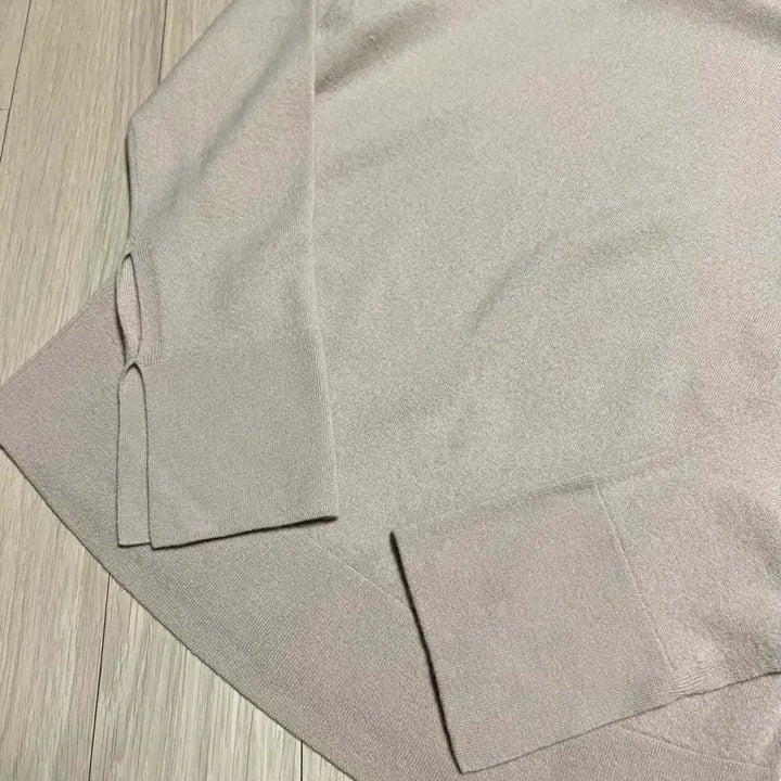 [BUNJANG] LATT by Hansome Wool 100% Slit Sleeve Knit T-shirt Beige / 한섬 래트바이티 LATT 울100% 소매 트임 니트 티셔츠 입술넥 베이지