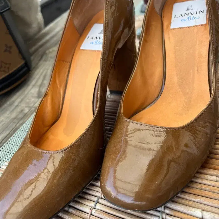[BUNJANG] Lanvin Enamel Embossed Heel Pointed Heels 240 / 랑방 에나멜 뒷굽엠보포인트 구두 240