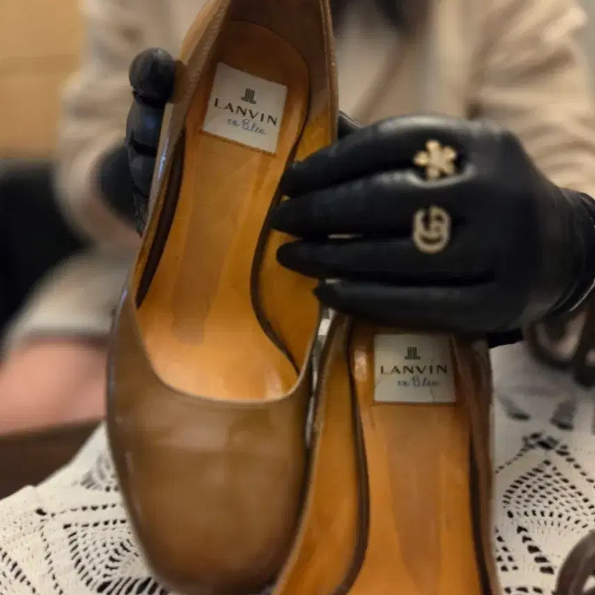 [BUNJANG] Lanvin Enamel Embossed Heel Pointed Heels 240 / 랑방 에나멜 뒷굽엠보포인트 구두 240