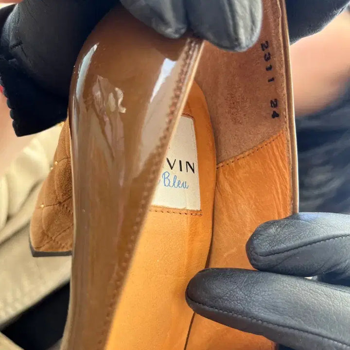 [BUNJANG] Lanvin Enamel Embossed Heel Pointed Heels 240 / 랑방 에나멜 뒷굽엠보포인트 구두 240