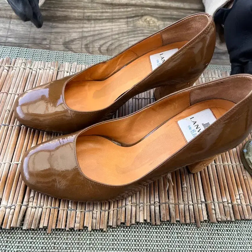 [BUNJANG] Lanvin Enamel Embossed Heel Pointed Heels 240 / 랑방 에나멜 뒷굽엠보포인트 구두 240