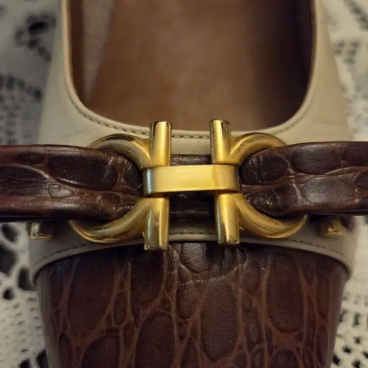 [BUNJANG] Lancel Buckle Pointed Heels 235 / 란셀 버클포인트구두 235