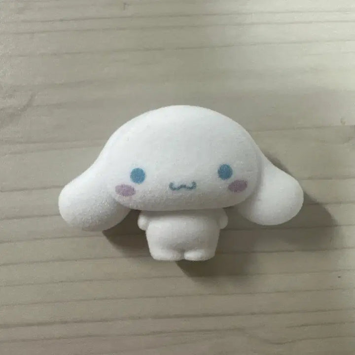 [BUNJANG] Sanrio Cinnamoroll Flocked Figure Gacha / 산리오 시나모롤 피규어 플로키 가챠