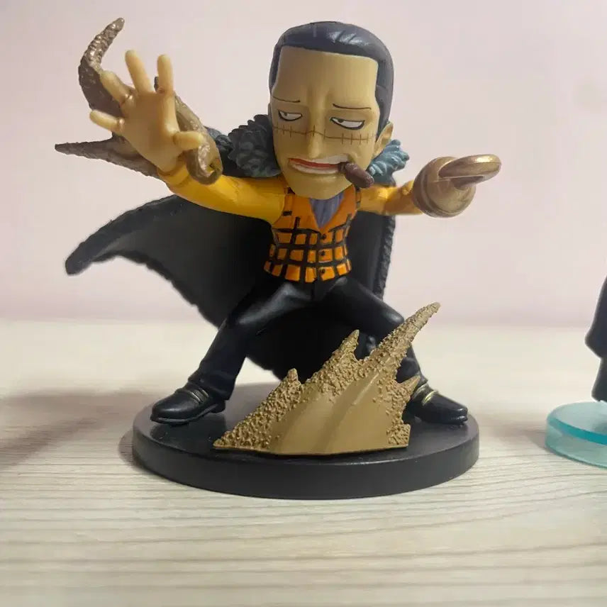 [BUNJANG] One Piece Crocodile Figure 2-Piece Set / (일괄)원피스 크로커다일 피규어 2종 세트 판매합니다
