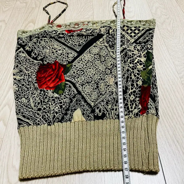 [BUNJANG] Rose Pattern Lace Detail Sleeveless Top / 장미패턴 탑