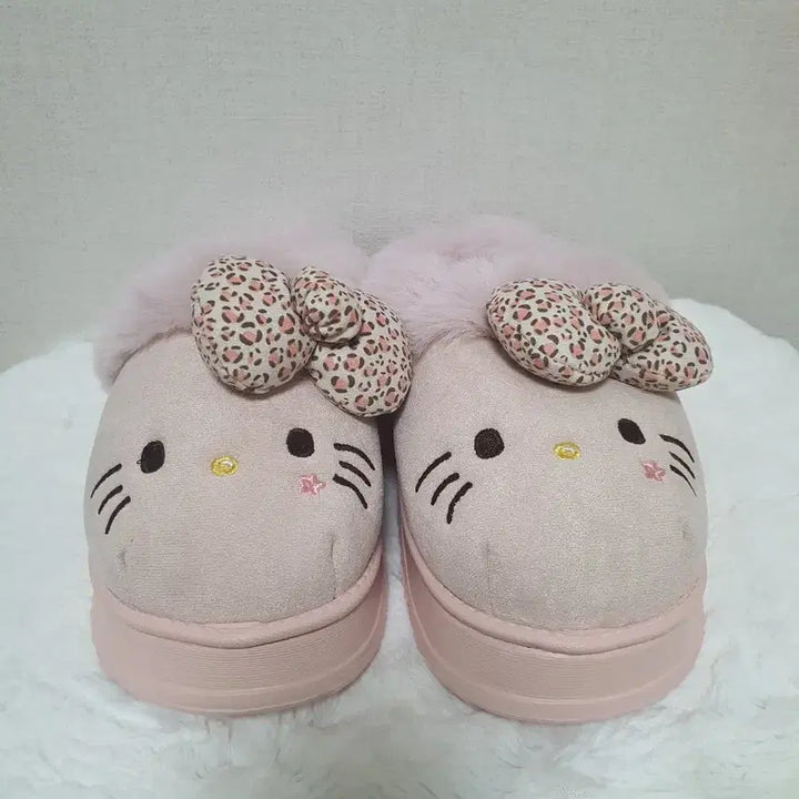 [SOLD OUT] 산리오 키티 어그 호피 털 슬리퍼 실내화