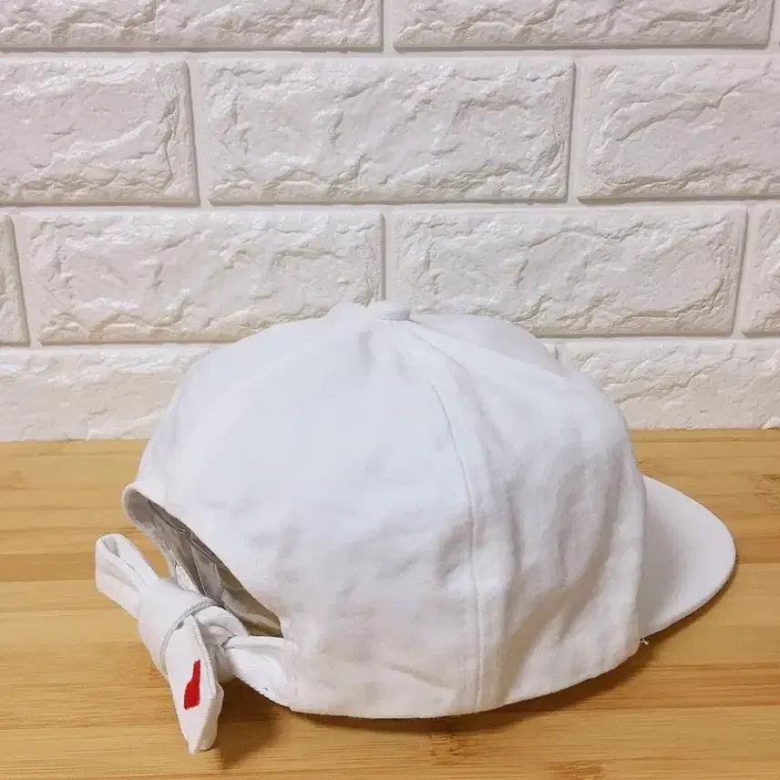[BUNJANG] White Heart Ribbon Ball Cap / 하트 리본 화이트 볼캡 모자