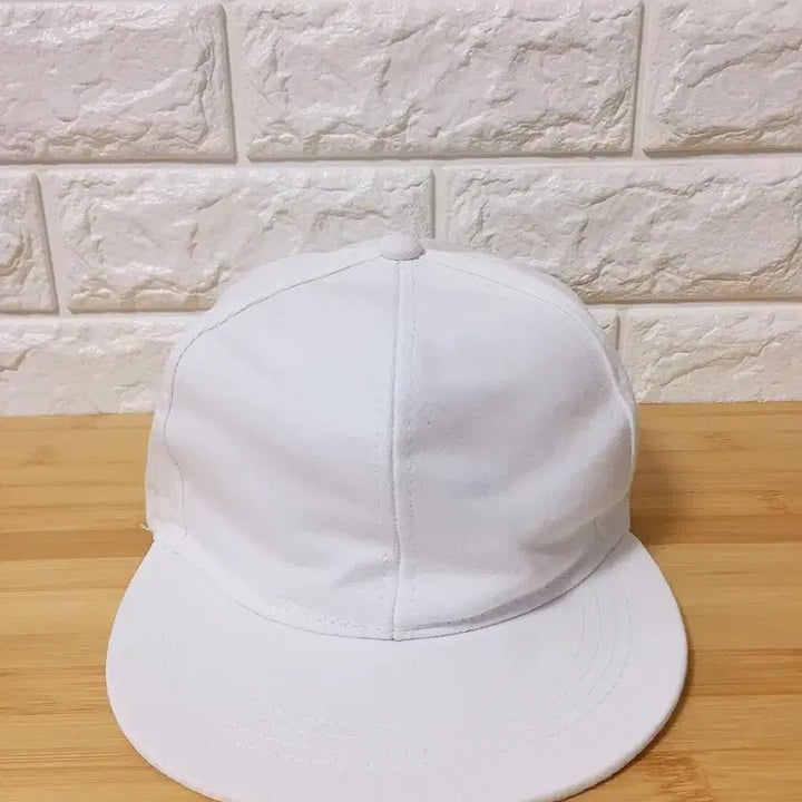 [BUNJANG] White Heart Ribbon Ball Cap / 하트 리본 화이트 볼캡 모자