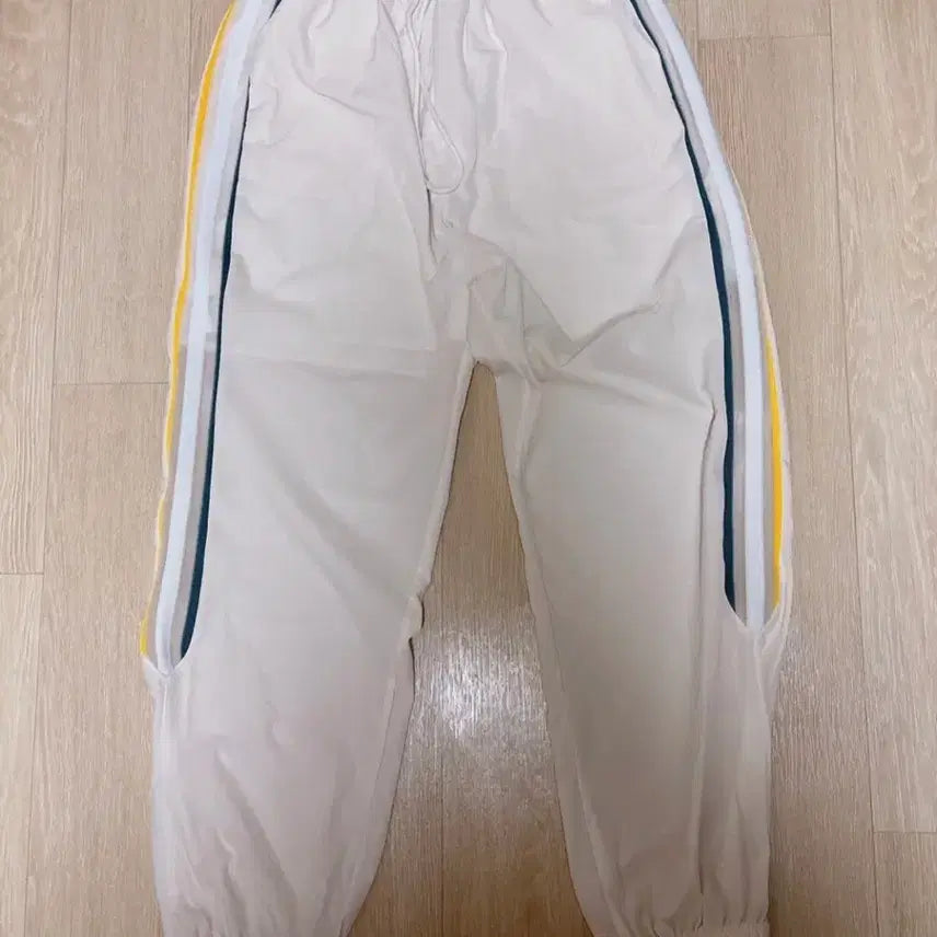 [BUNJANG] Three-Stripe White Jogger Pants / 삼줄 흰 조거 팬츠 바지