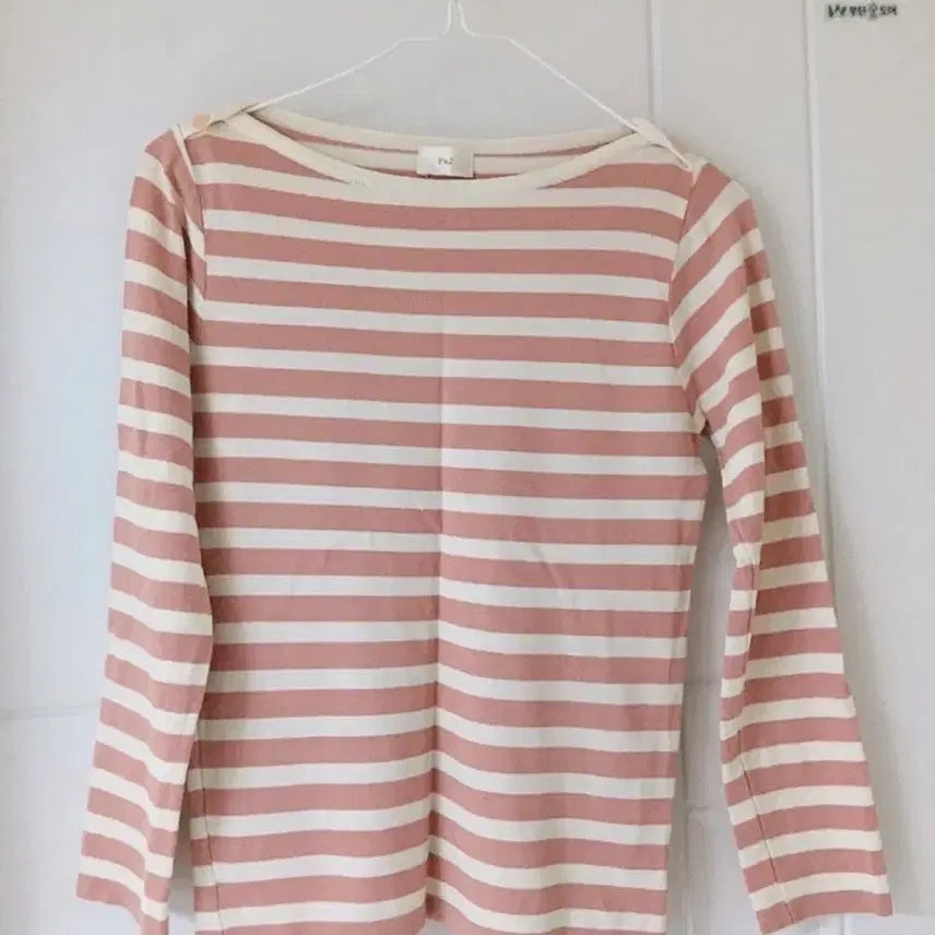 [BUNJANG] Striped Lip Neck Knit Sweater / 스트라이프 입술넥 니트