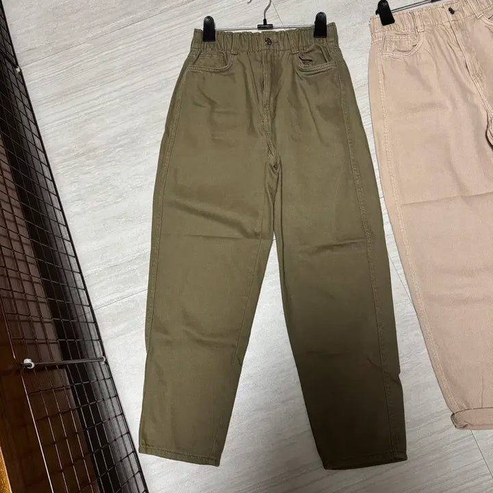 [BUNJANG] H&amp;M Balloon Fit Pants (New) Khaki &amp; Beige / H&amp;M 벌룬핏바지 새상품 카키,베이지 허리 25~ 밴딩 (155/60A)