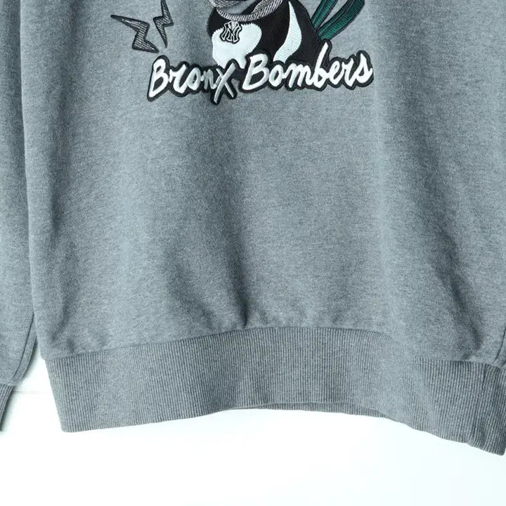 [BUNJANG] W(M) MLB New York Yankees Bulldog Embroidered Sweatshirt / W(M) MLB 엠엘비 맨투맨 티셔츠 뉴욕양키즈 불독 자수-17846