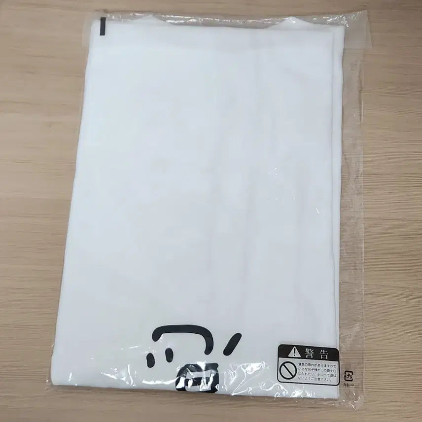 [BUNJANG] Kaiju No. 8 Narumi Kento T-Shirt &amp; Acrylic Badge Bundle / 괴수8호 원화전 나루미 티셔츠 아크릴 뱃지 특전 포함 양도 겐