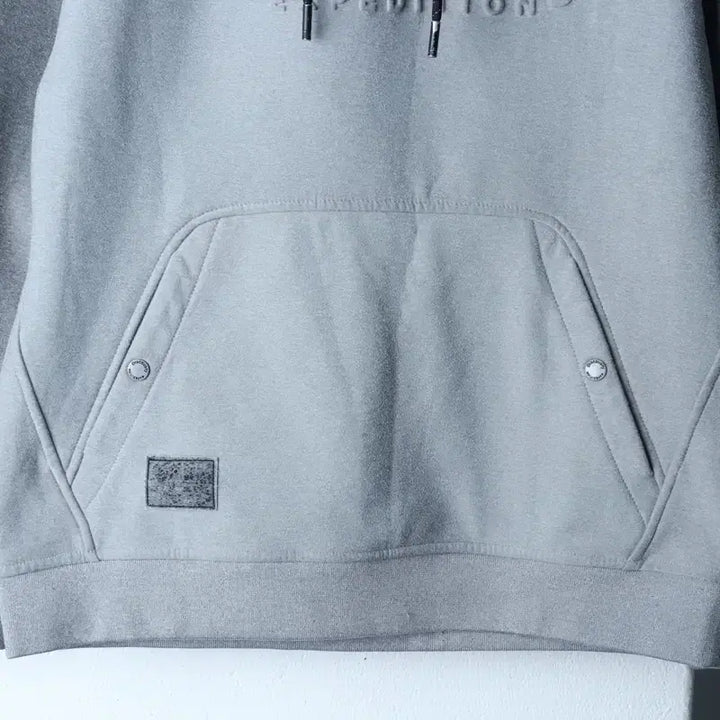 [BUNJANG] W(L) Discovery Hooded Sweatshirt Gray Leather Detail / W(L) 디스커버리 후드티셔츠 가죽하자 그레이 기모 올드스쿨-17879