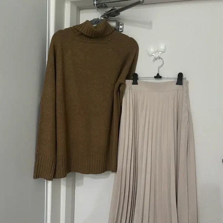 [BUNJANG] Pleated Skirt Beige Long Skirt / 플리츠 스커트 프리사이즈