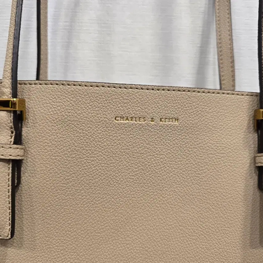 [BUNJANG] Charles &amp; Keith Beige Shoulder Bag / 거의새거) 찰스앤키스 베이지 숄더백